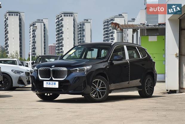 BMW iX1 2025