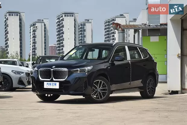 BMW iX1 2025
