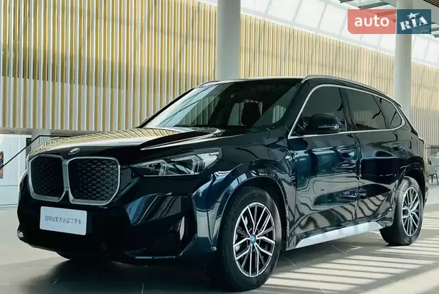 BMW iX1 2025