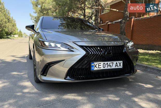 Lexus ES 2021