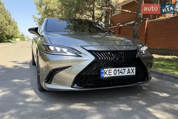 Lexus ES 2021