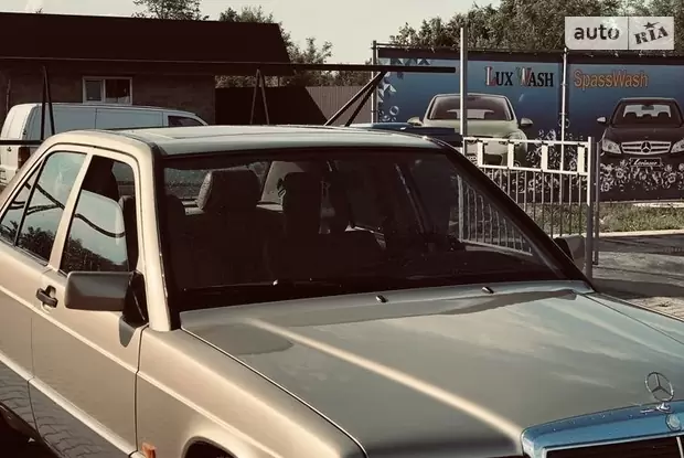 Mercedes-Benz 190 1984
