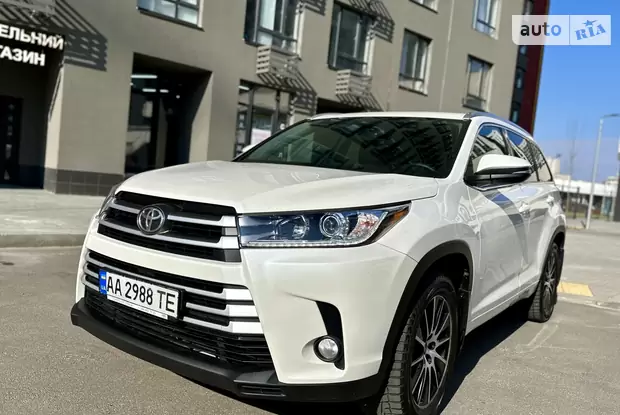 Названы 12 самых надёжных кроссоверов и внедорожников Toyota