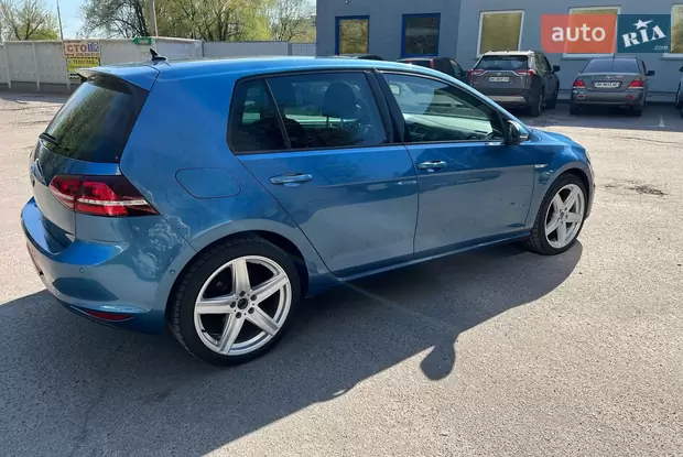 Volkswagen e-Golf 2015