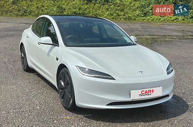 Tesla Model 3 2024