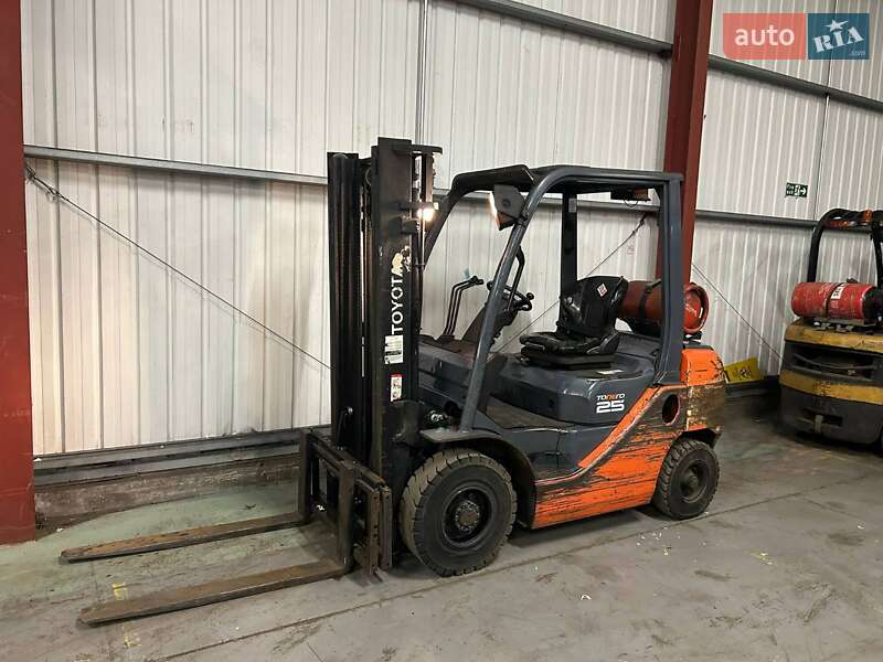 Вилочный погрузчик Toyota 02-8FGF25 2018 в Киеве