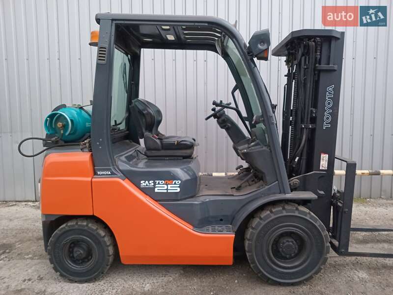 Вилочный погрузчик Toyota 02-8FGF25 2013 в Киеве Вилочный погрузчик Toyota 02-8FGF25 2013 в Киеве