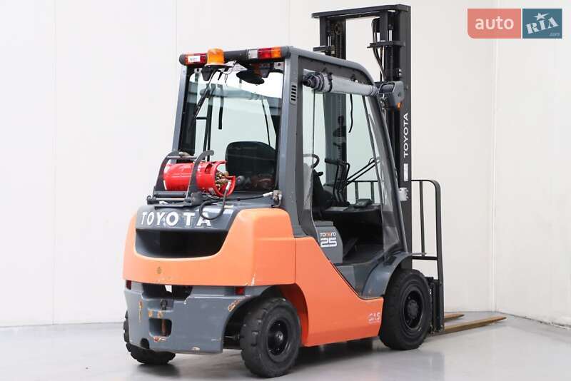 Вилочний навантажувач Toyota 02-8FGF25 2015 в Львові Вилочний навантажувач Toyota 02-8FGF25 2015 в Львові