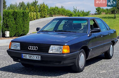 Седан Audi 100 1988 в Дніпрі