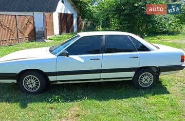 Седан Audi 100 1987 в Яготині