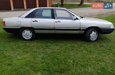Седан Audi 100 1988 в Украинке