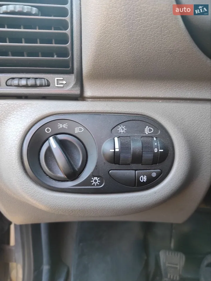 Lada Kalina 2006 photo 4