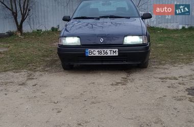 Седан Renault 19 1992 в Стрию Седан Renault 19 1992 в Стрию