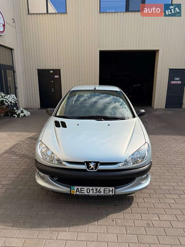 Седан Peugeot 206 2010 в Днепре