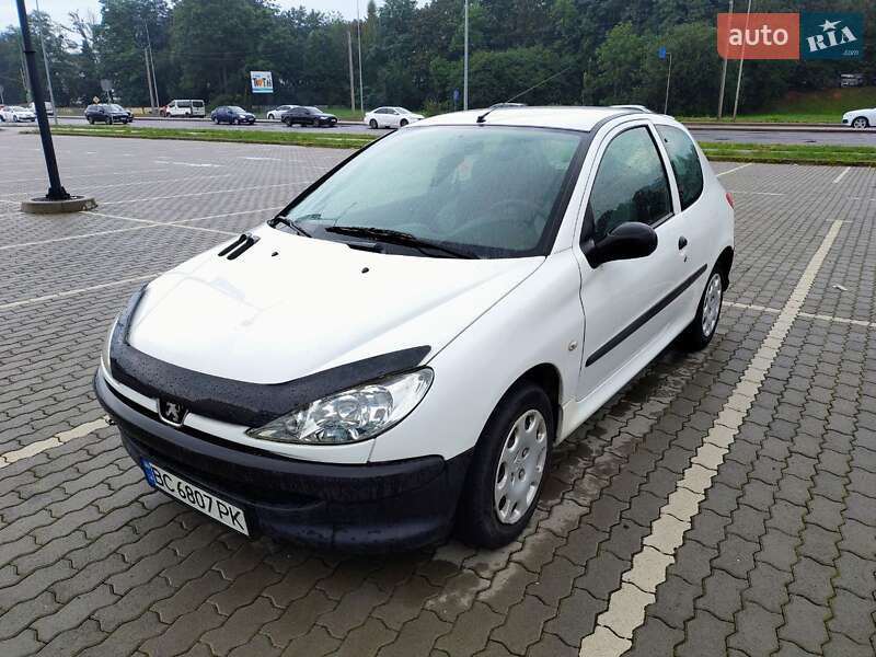 Хэтчбек Peugeot 206 2004 в Львове