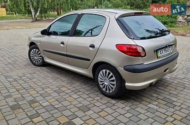 Хетчбек Peugeot 206 2007 в Пересічне