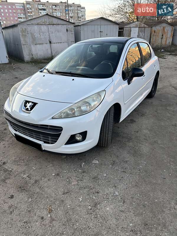 Хэтчбек Peugeot 207 2011 в Запорожье Хэтчбек Peugeot 207 2011 в Запорожье