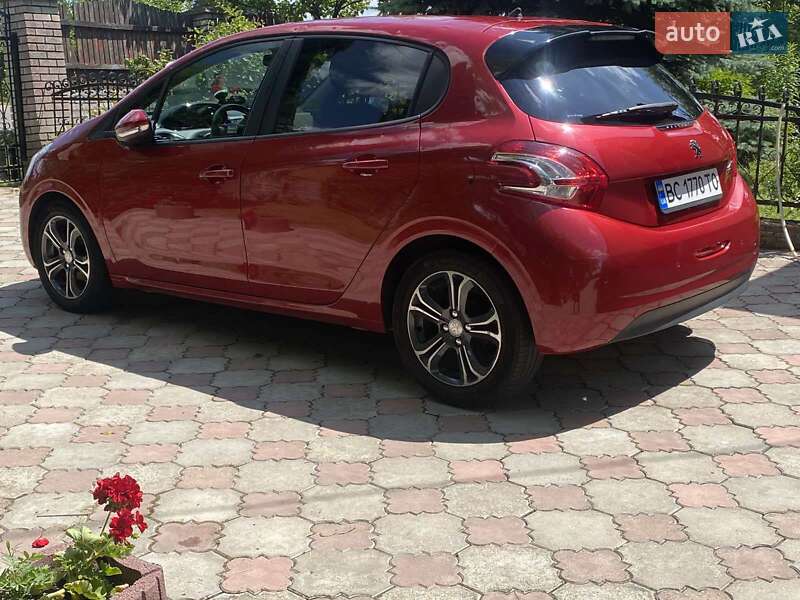 Хэтчбек Peugeot 208 2014 в Львове