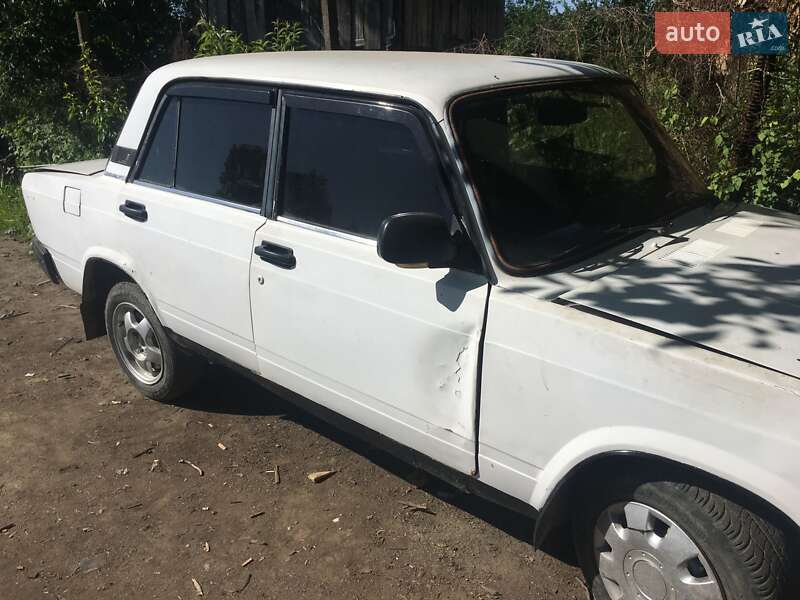Седан ВАЗ / Lada 2107 1996 в Ужгороде Седан ВАЗ / Lada 2107 1996 в Ужгороде