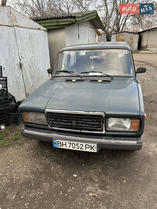 Седан ВАЗ / Lada 2107 2004 в Одессе