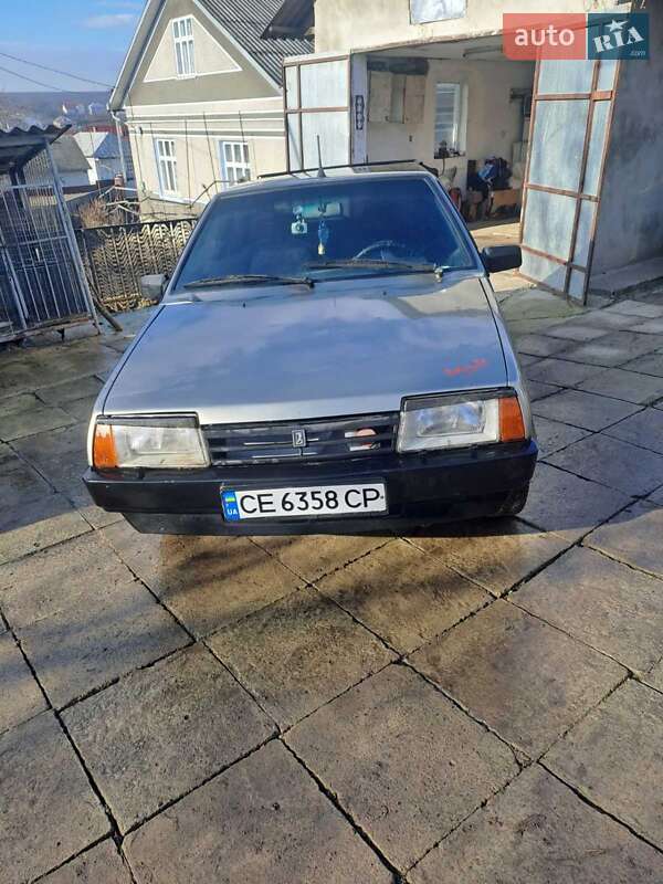 Хэтчбек ВАЗ / Lada 2109 2000 в Черновцах