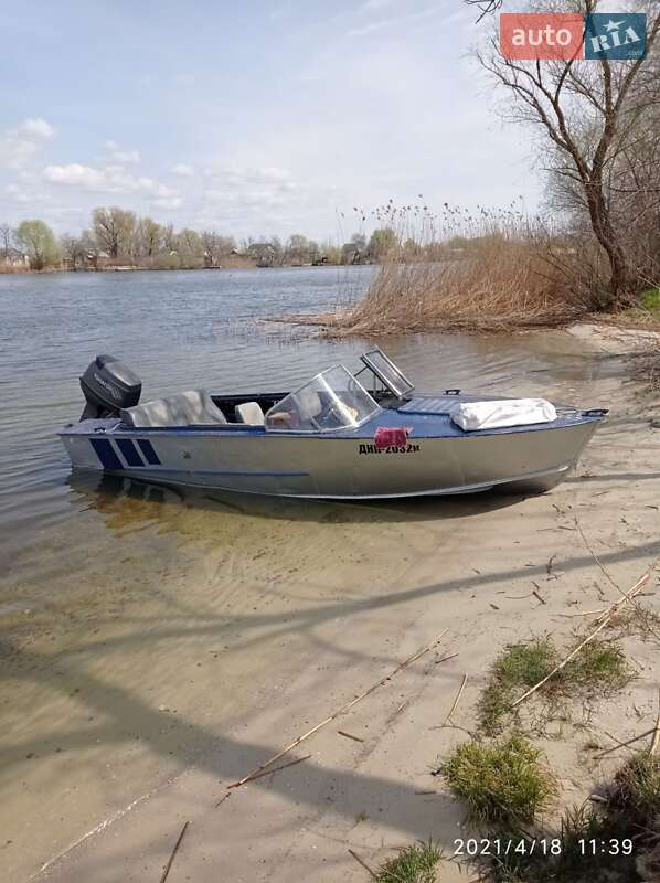 Лодка Прогресс 2 1973 в Херсоне Лодка Прогресс 2 1973 в Херсоне