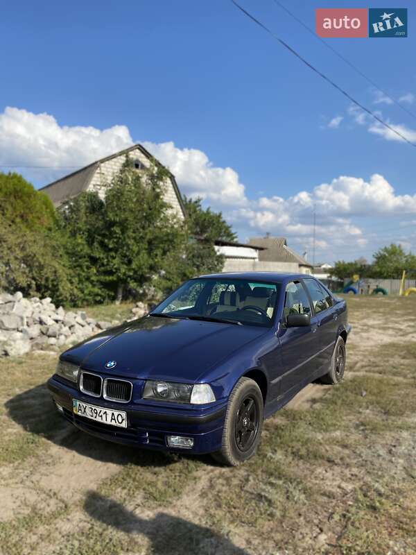 Седан BMW 3 Series 1993 в Харькове