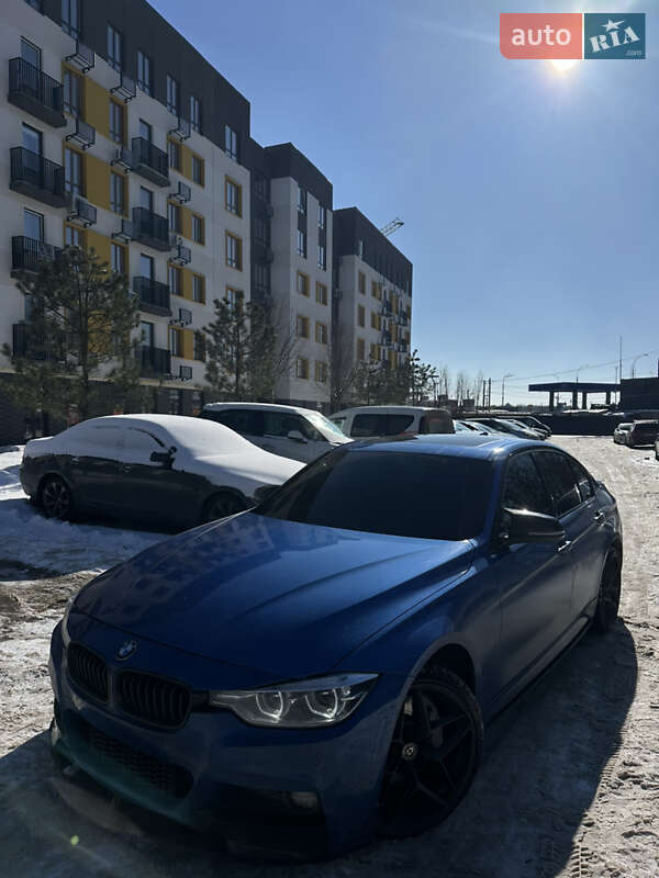 Седан BMW 3 Series 2016 в Киеве