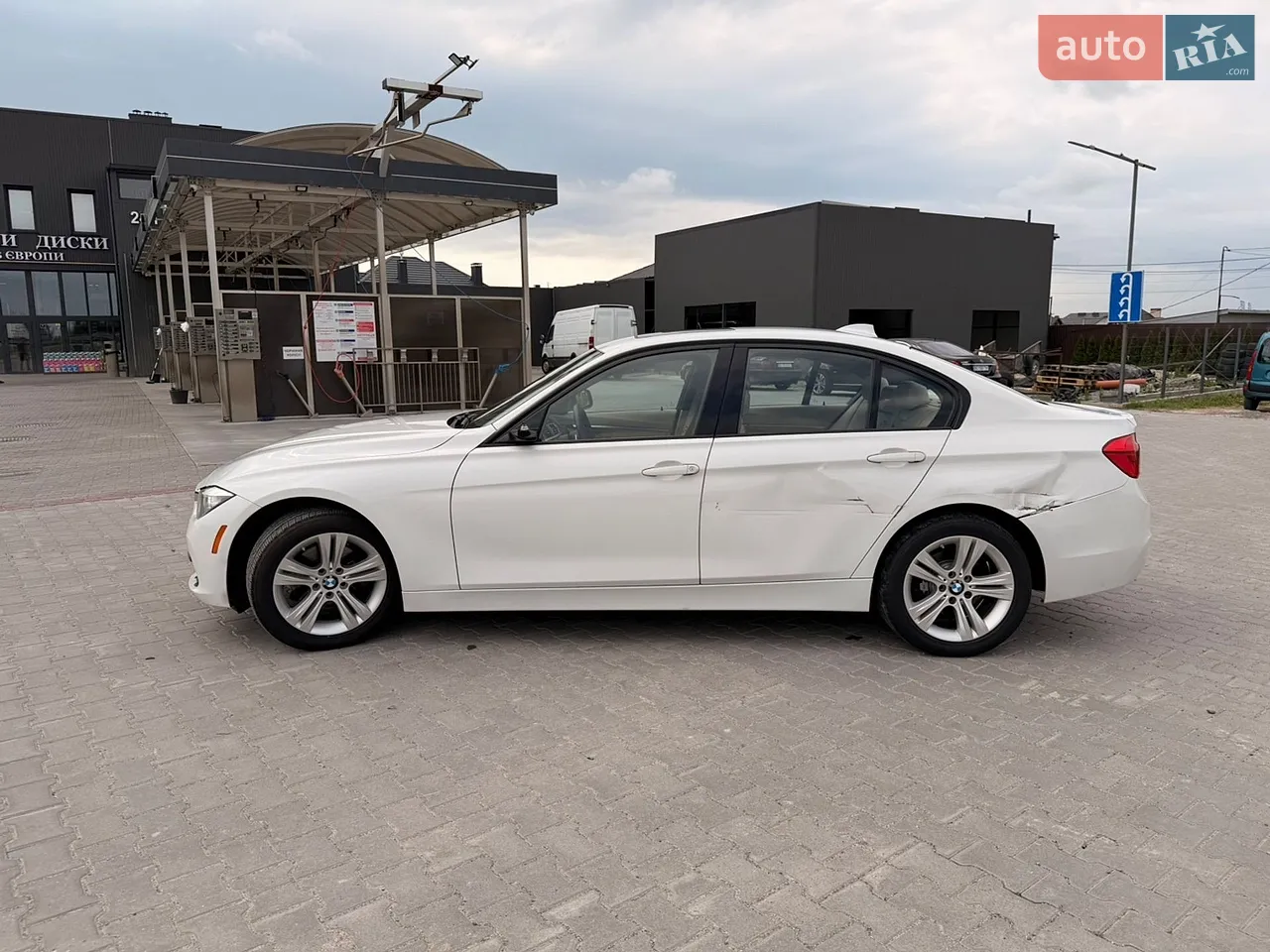 BMW 3 Series 2015 photo 4