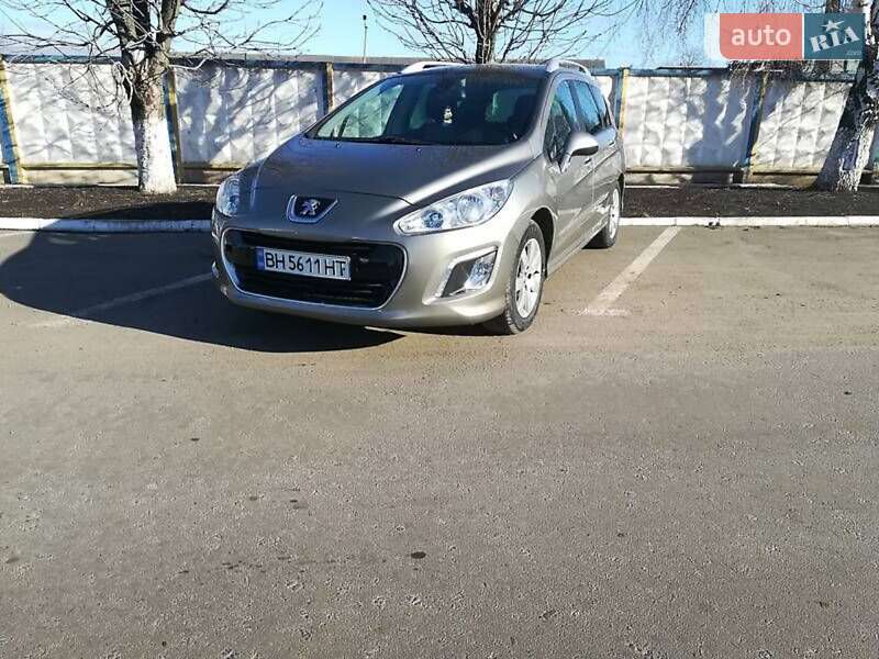 Универсал Peugeot 308 2012 в Подольске