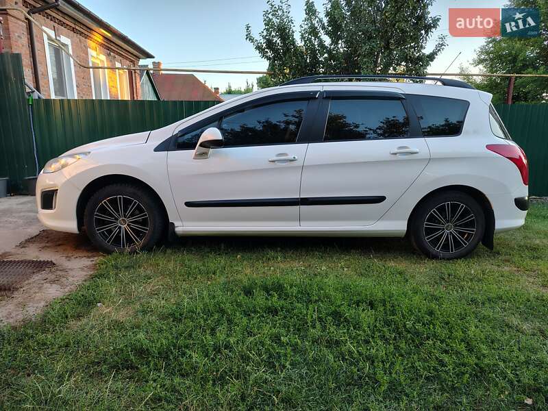 Универсал Peugeot 308 2012 в Лебедине