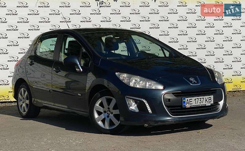 Хетчбек Peugeot 308 2013 в Дніпрі Хетчбек Peugeot 308 2013 в Дніпрі