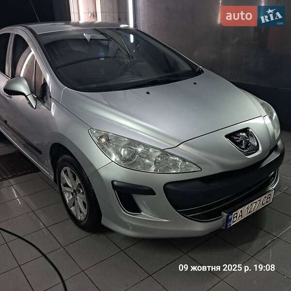 Хэтчбек Peugeot 308 2010 в Кропивницком