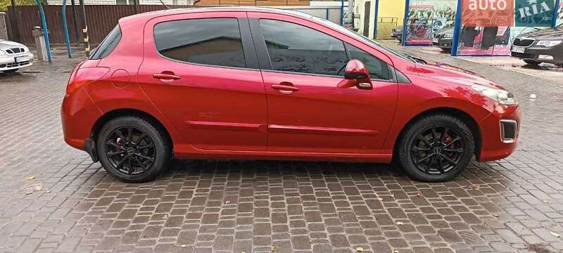 Хэтчбек Peugeot 308 2011 в Первомайске