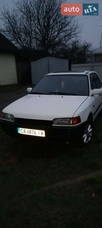 Седан Mazda 323 1993 в Черкассах