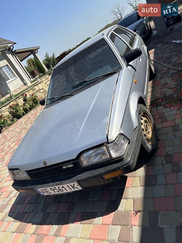 Хэтчбек Mazda 323 1988 в Новомосковске Хэтчбек Mazda 323 1988 в Новомосковске
