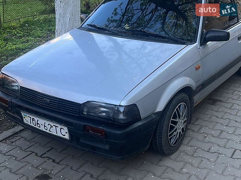Хэтчбек Mazda 323 1987 в Ивано-Франковске
