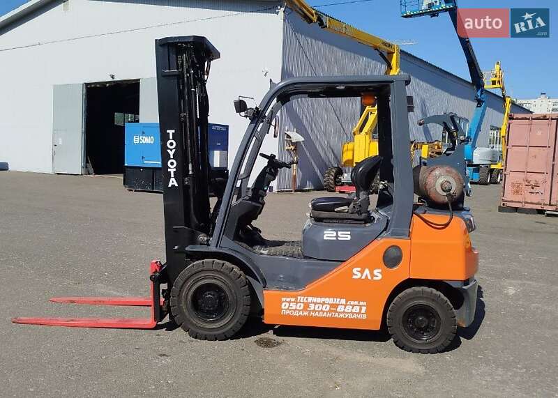 Вилочный погрузчик Toyota 32FG-25 2016 в Киеве Вилочный погрузчик Toyota 32FG-25 2016 в Киеве