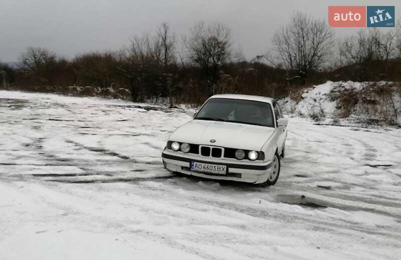 Седан BMW 5 Series 1990 в Ужгороде