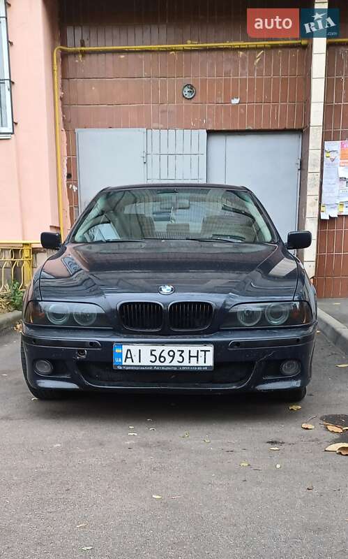 Седан BMW 5 Series 2000 в Дымере