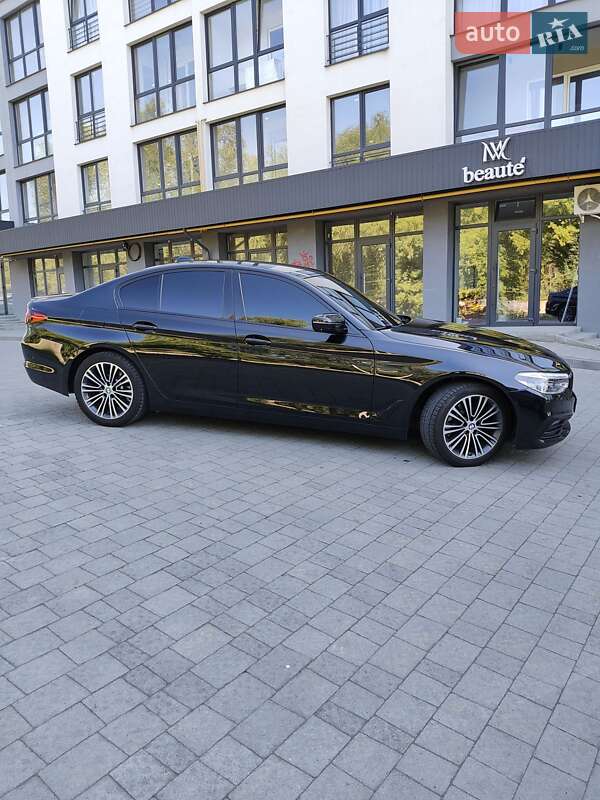 Седан BMW 5 Series 2017 в Львове Седан BMW 5 Series 2017 в Львове