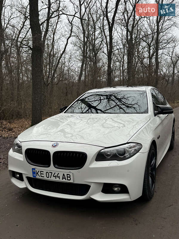 Седан BMW 5 Series 2015 в Новомосковске