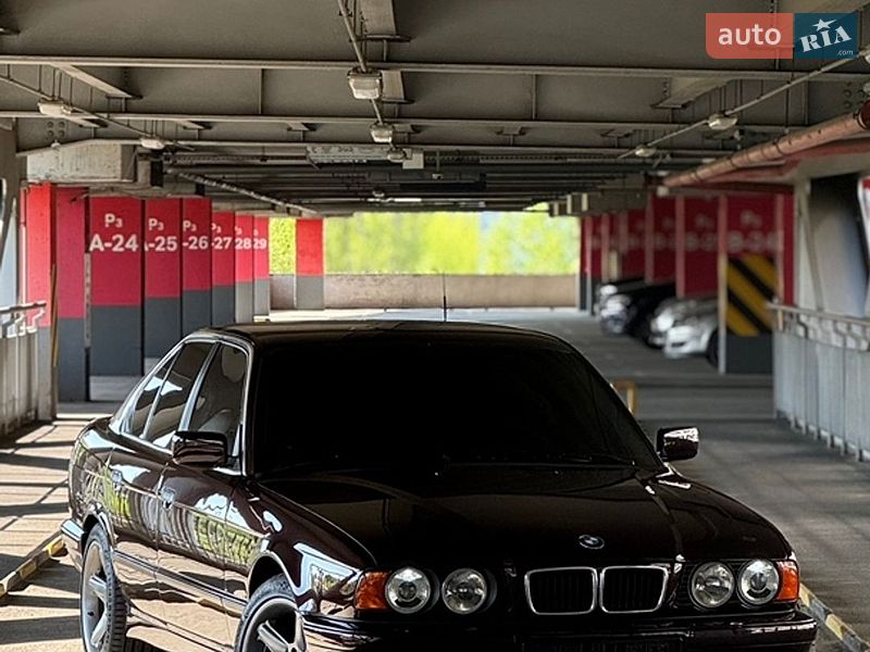 Седан BMW 5 Series 1994 в Киеве