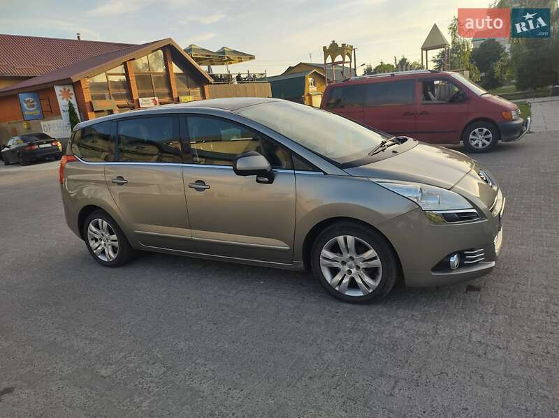Микровэн Peugeot 5008 2010 в Корце