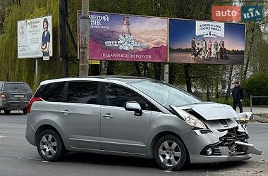 Мікровен Peugeot 5008 2012 в Тернополі