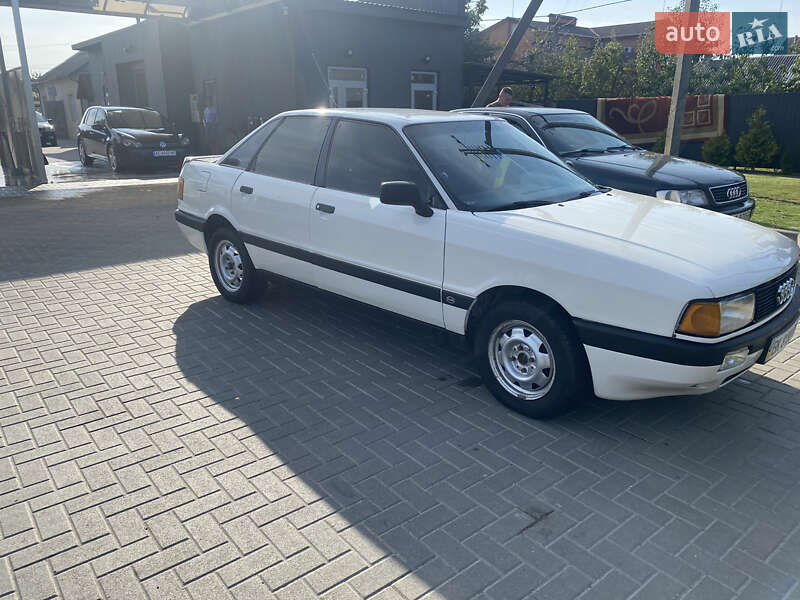 Седан Audi 80 1988 в Любешове
