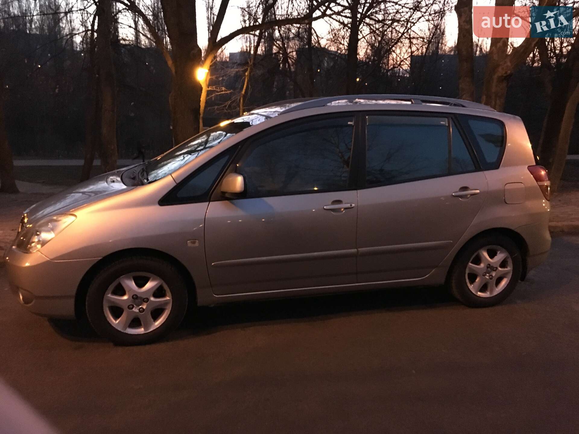 Toyota Corolla Verso 2003 VIN JTDEZ28E203037167 фото оголошення 2 з 8