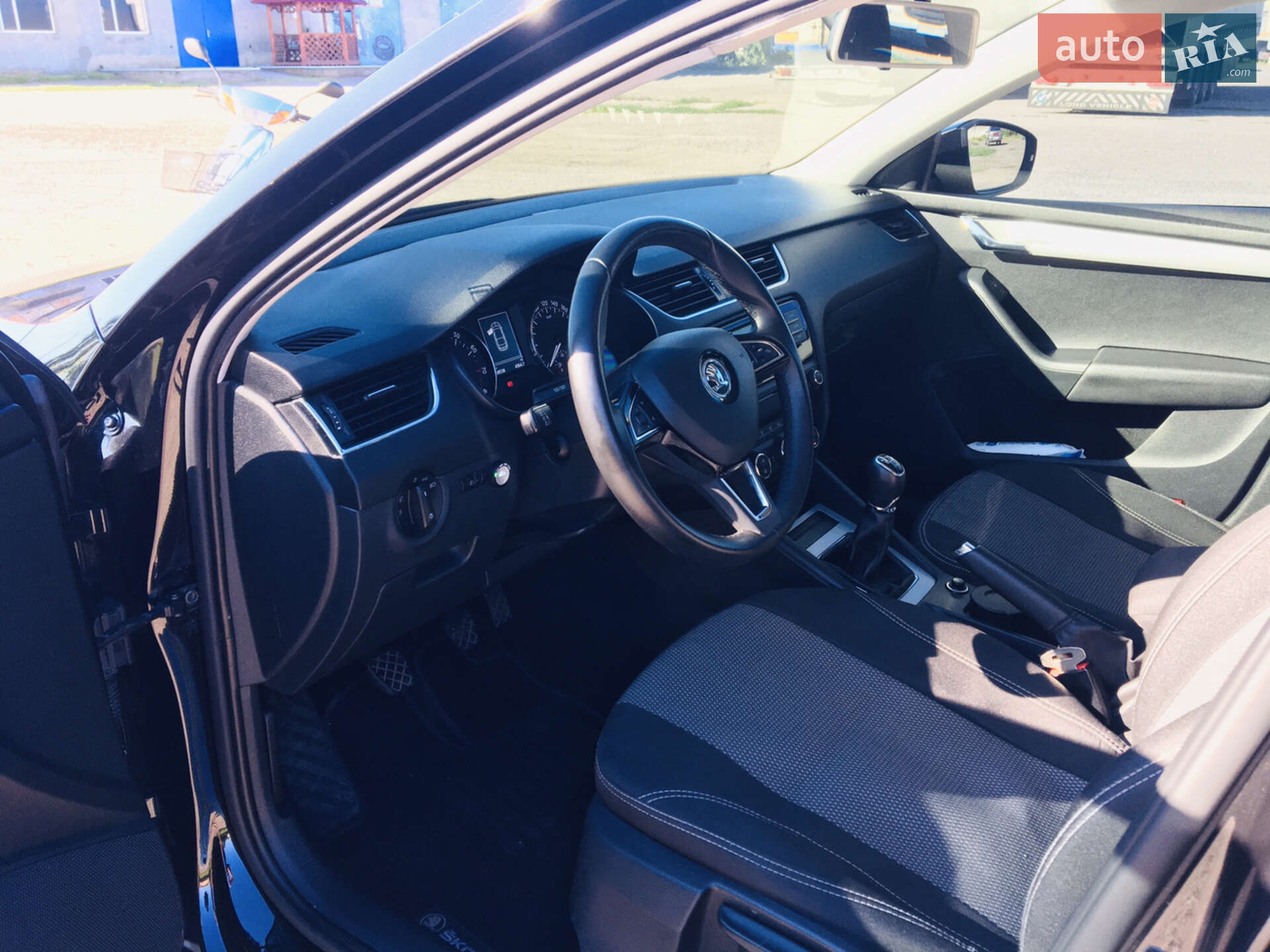 Skoda Octavia 2017 VIN TMBAD2NE9HB007358 фото оголошення 2 з 31