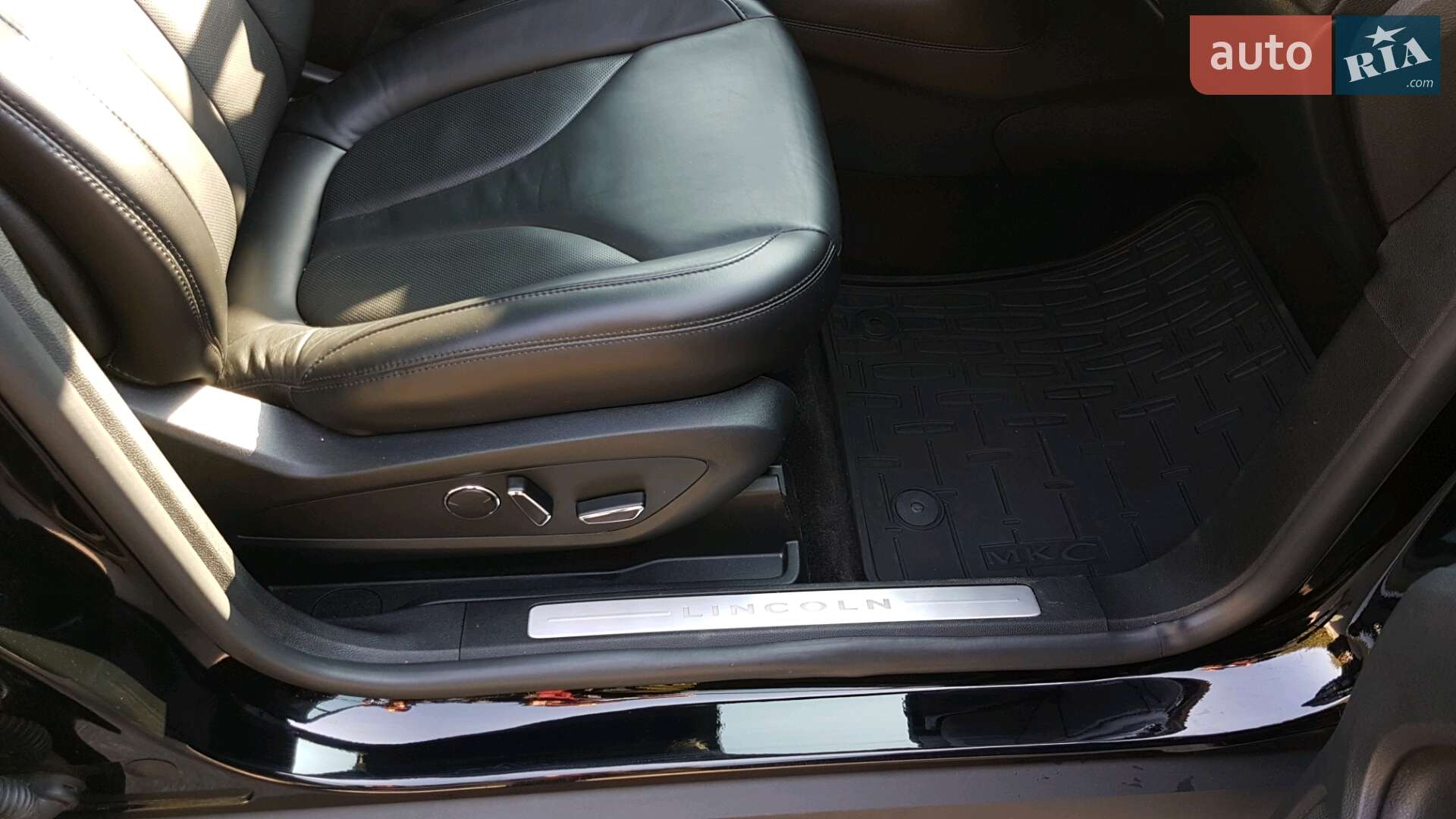 Lincoln MKC 2017 VIN 5LMCJ2D99HUL35205 фото оголошення 34 з 65