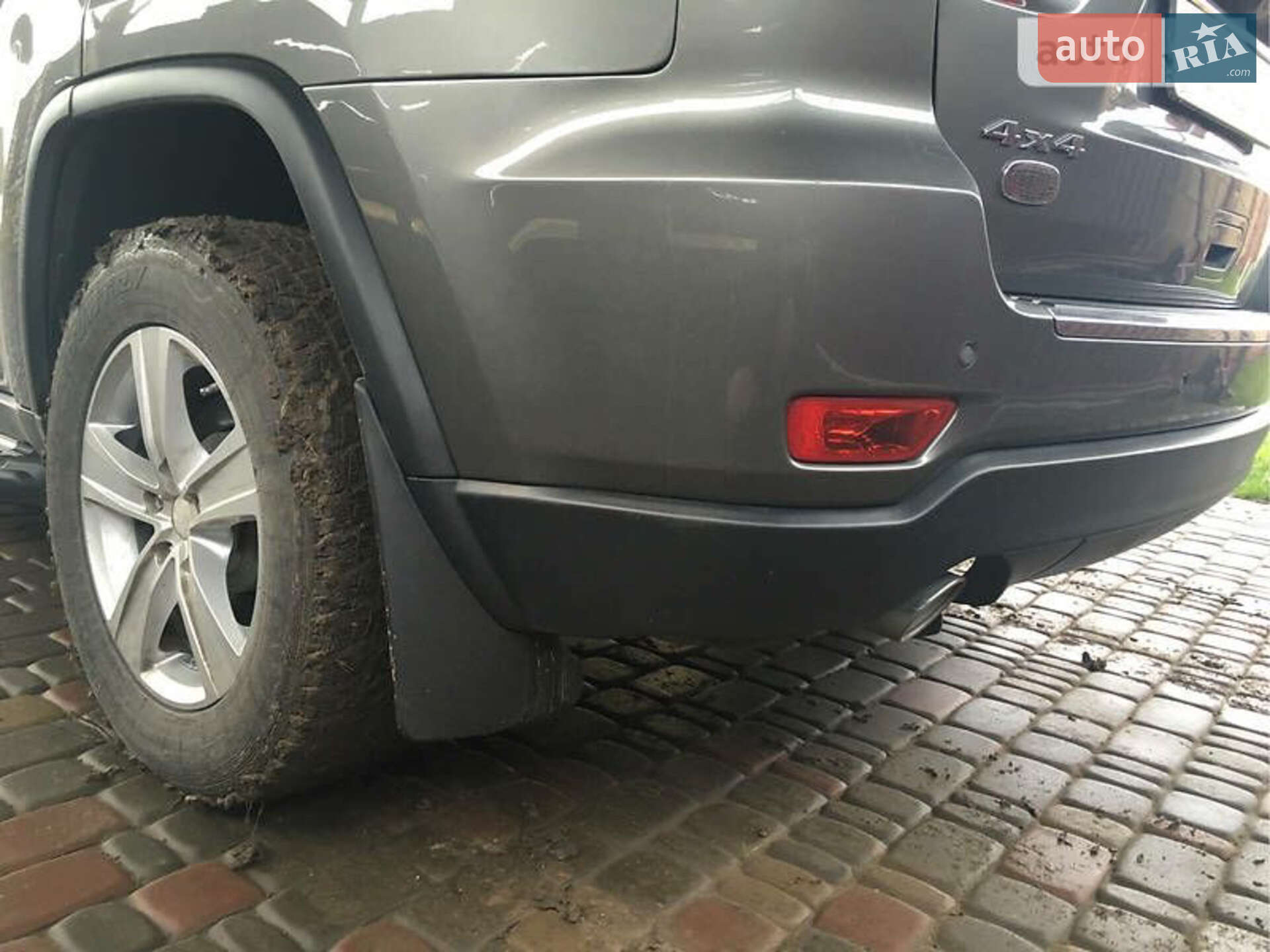 Jeep Grand Cherokee 2011 VIN 1C4RJFCM5CC100880 фото оголошення 9 з 19